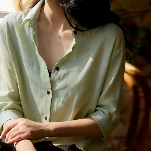 曼波绿天丝亚麻衬衫 | 真的好显白、好提气色呀。含天丝亚麻，自带呼吸感！防晒，质感细腻，柔软亲肤不失筋骨。【3-7天发货，周末顺延】 商品图3