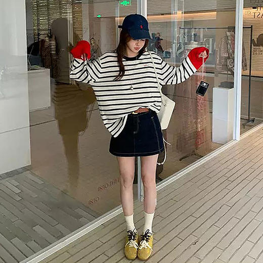西遇撞色袖口黑白条纹针织上衣女2026秋季新款圆领休闲长袖T恤SS060744 商品图3