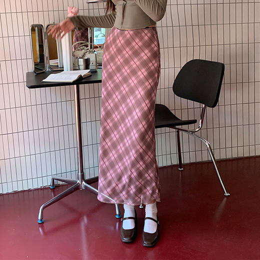 西遇粉色复古格纹半身裙女2026年秋季新款高腰显瘦包臀裙鱼尾长裙SS060750 商品图0