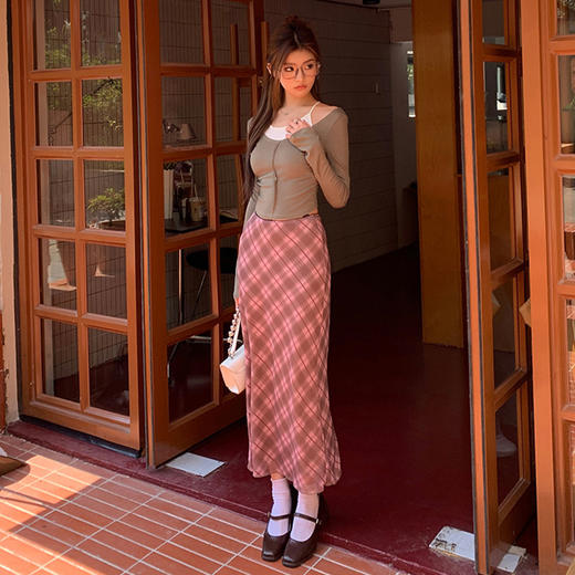 西遇粉色复古格纹半身裙女2026年秋季新款高腰显瘦包臀裙鱼尾长裙SS060750 商品图1