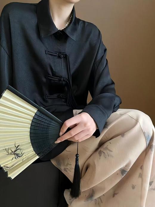 明星同款「黑色盘扣新中式衬衫」| 柔亮的光泽，一看就高级贵气，超衬气质 商品图5