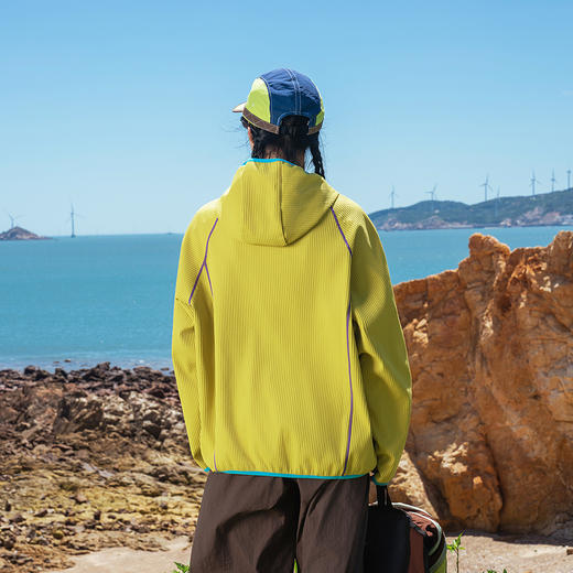 【挺括有型，锁温不闷热】【吸湿透气，户外必备】秋冬季新款山系户外通勤休闲徒步男女情侣防风撞色连帽华夫格开衫运动外套 商品图4