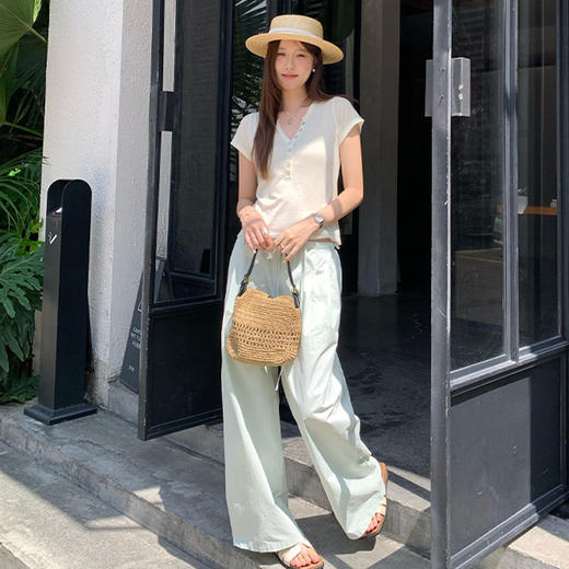 西遇亨利领短袖T恤女2026秋季新款简约半开扣小飞袖显瘦纯色上衣SS060782 商品图4