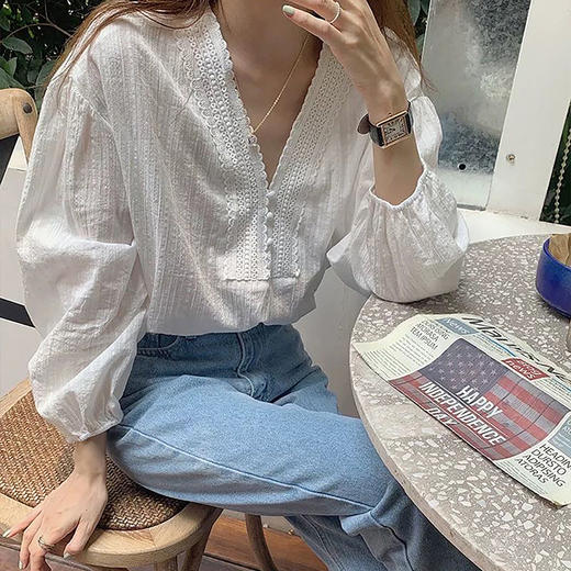 西遇韩系蕾丝花边V领白色衬衫女2026秋季新款宽松灯笼袖百搭衬衣SS060772 商品图2