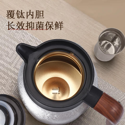 入秋必备！！【钛金大容量保温壶1L】钛金内胆能将水弱碱化，耐酸碱防腐蚀，智能温控8小时保温 商品图5