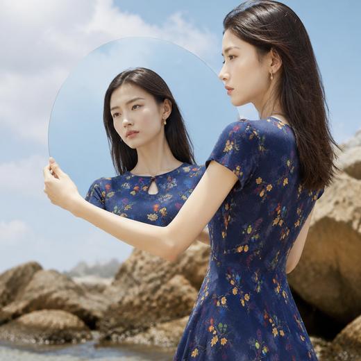 YIROUJIA水滴领棉绸短袖连衣裙 软糯亲肤垂顺好穿 复古碎花设计松弛随性百搭 商品图8
