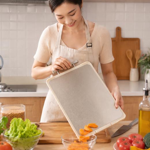 疯抢中！！【BIGCAR纯钛·双面菜板】一板双面生熟分切 食品级PP面+纯钛面 研磨区设计 自带磨刀石 加厚耐砍 悬空设计不贴台面 干净卫生 守护全家健康 商品图2