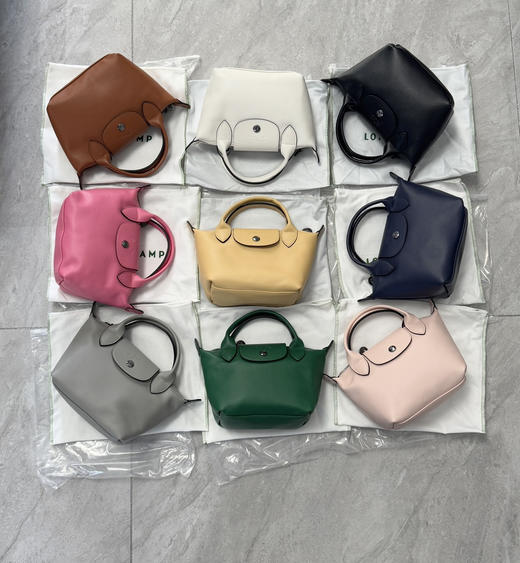请输羊皮mini饺子包 商品图1