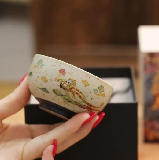 【59元2个，89元3个】敦煌飞天揽月・主人杯， 火石红古法窑变，手工吹釉肌理，杯身重工敦煌飞天图案，三款杯型可选：葫芦杯、罗汉杯、五瓣杯 商品图8