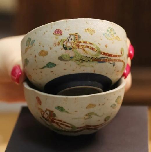 【59元2个，89元3个】敦煌飞天揽月・主人杯， 火石红古法窑变，手工吹釉肌理，杯身重工敦煌飞天图案，三款杯型可选：葫芦杯、罗汉杯、五瓣杯 商品图7