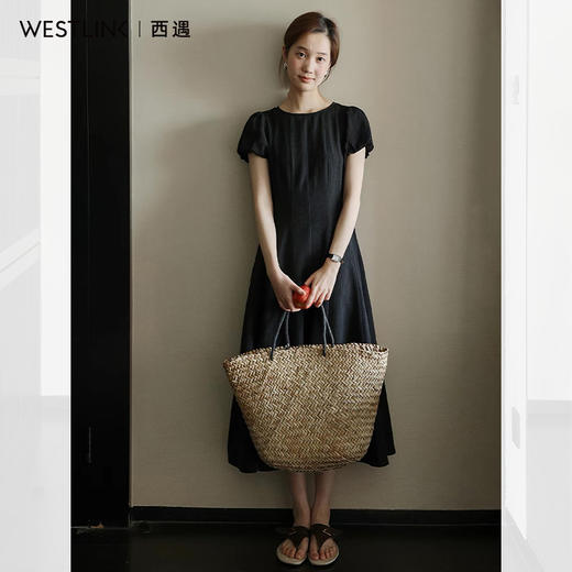 西遇圆领泡泡短袖连衣裙女2026年夏季新款简约垂感通勤显瘦小黑裙SS060588 商品图2