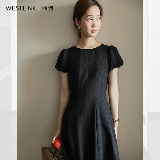 西遇圆领泡泡短袖连衣裙女2026年夏季新款简约垂感通勤显瘦小黑裙SS060588 商品图3