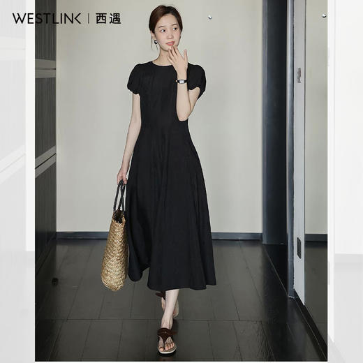 西遇圆领泡泡短袖连衣裙女2026年夏季新款简约垂感通勤显瘦小黑裙SS060588 商品图4