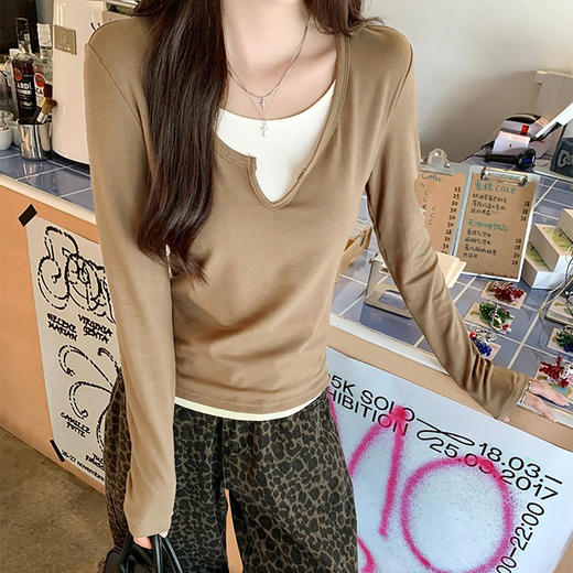 西遇小V领假两件长袖T恤女2026秋季撞色叠穿弹力打底针织上衣SS060867 商品图3