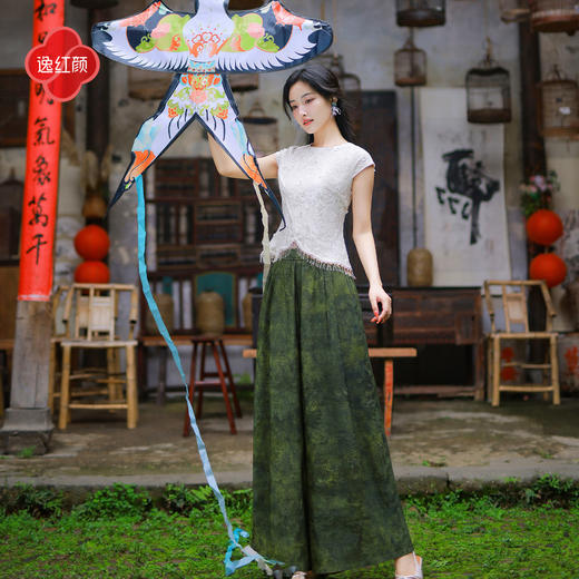 逸红颜《杉间影》26年夏新人丝提花飞天绿晕染松紧腰打褶阔腿裤女 商品图0
