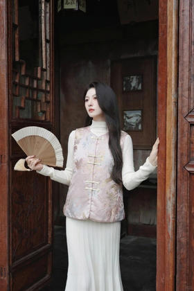 Missboudior「锦檐春信」新中式提花马甲系列 | 千里江山入罗衣，庭前花鸟寄春信【3-5天发货】