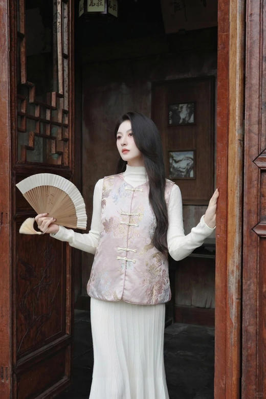Missboudior「锦檐春信」新中式提花马甲系列 | 千里江山入罗衣，庭前花鸟寄春信【3-5天发货】 商品图0