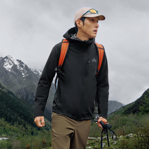 伯希和户外软壳衣男新款防泼耐磨上衣高弹保暖徒步登山外套 商品图3