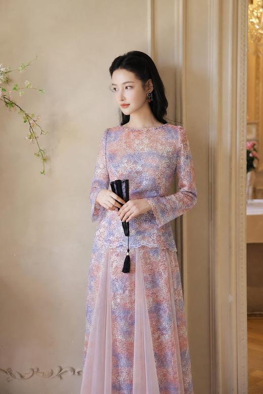 逸红颜明月优选#「烟萝·霞绡」粉紫晕染蕾丝珍珠钉珠两件套，芙蓉石般的仙气玉粉色，温柔复古的成套氛围感 商品图0