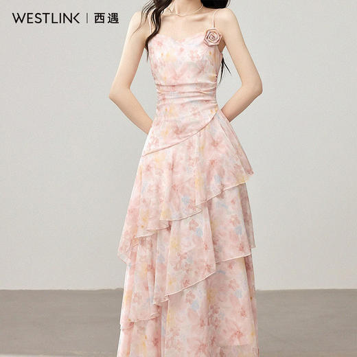 西遇立体花朵吊带连衣裙女2026年夏季新款方领荷叶边粉色碎花长裙SS060359 商品图1