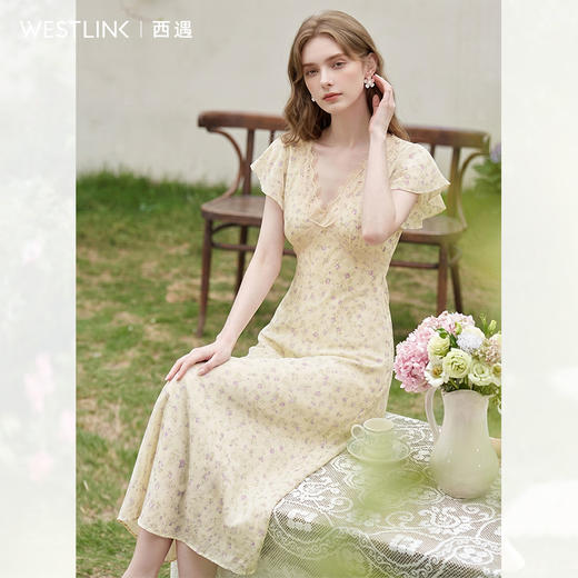 西遇法式温柔风小飞袖碎花连衣裙子女2026夏季收腰显瘦长裙气质 商品图3