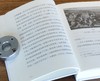 📖 一本可以读很快、也可以读很慢的小书
	
「你可以回避世界的痛苦，这是你的自由。」
	
1917年，34岁的卡夫卡确诊肺结核。他暂停工作，住进妹妹在乡间的家。
在那里，他种菜、晒太阳、读书、写信， 商品缩略图7