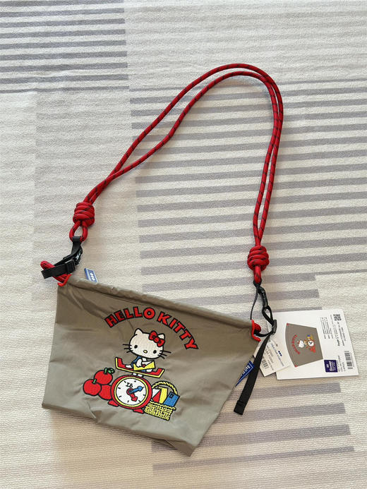日单Ballchain × Hello Kitty联名刺绣斜挎包 商品图0
