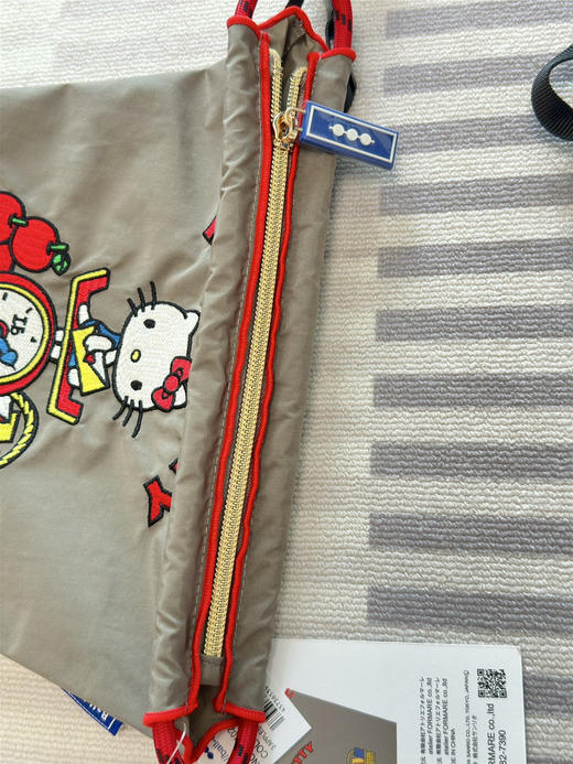 日单Ballchain × Hello Kitty联名刺绣斜挎包 商品图3