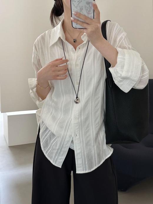 【竖条纹提花浮雕全棉衬衫】微透设计简约又高级，单穿是清甜氧气感，内搭叠穿层次感神器，四季穿都能"抄作业" 商品图2