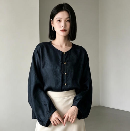 国庆期间3-5天发【桑蚕丝提花缎香云纱肌理外套】流动的贵气 中式静奢穿搭 商品图4