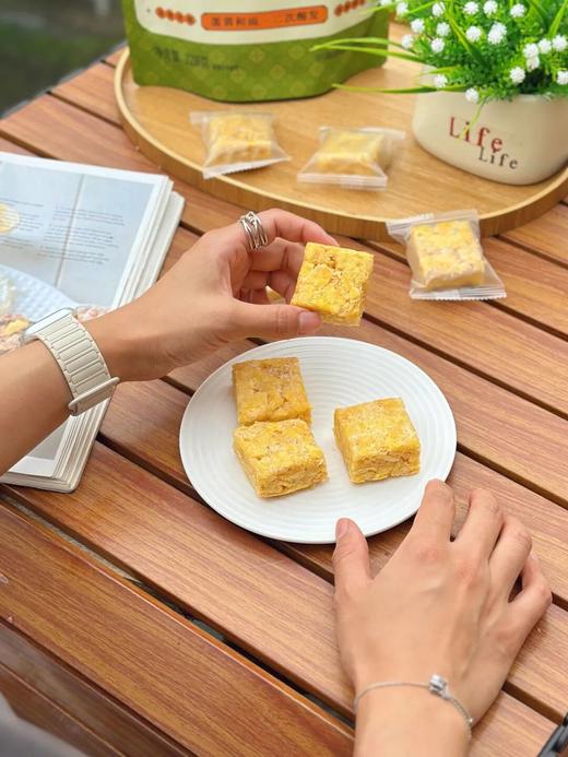 【32.9任选2袋，55.9任选4袋，单拍不发！】熊三岁沙琪玛 | 谁懂啊！随手买的沙琪玛直接把我香迷糊了！咬一口是那种蓬松到会掉渣的酥软 商品图1