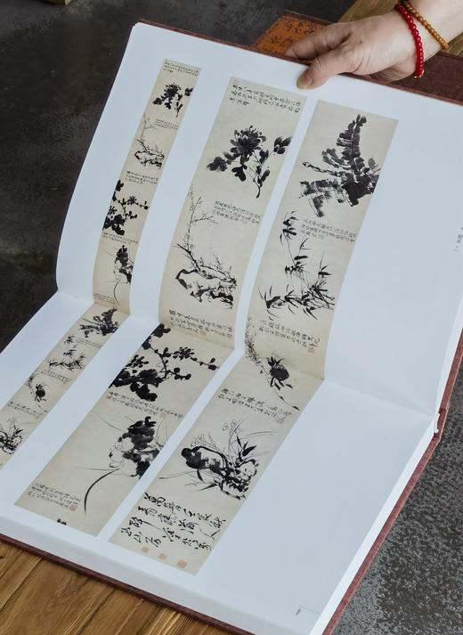 【特惠】《荣宝斋珍藏历代绘画书法集》，“绘画卷”（古代）全三册，8开，布面精装，函套，荣宝斋主编，荣宝斋出版社2012年一版一印，三册定价：1520元，售价：378元。 商品图7