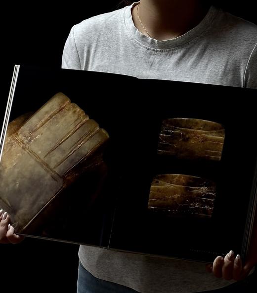 【微量】《玉文化与中华文明——中国历史研究院珍藏玉器精品》，16开函套精装,中国历史研究院主编，文物出版社2026年6月一版一印，定价：680，售价：544。 商品图8