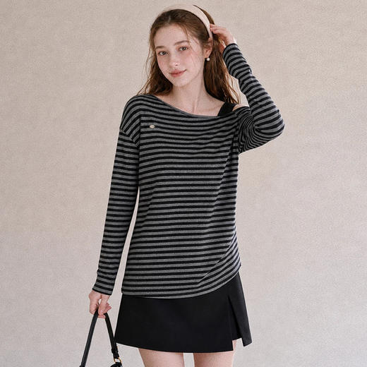 西遇斜肩条纹T恤女2026秋季新款露肩吊带设计感宽松慵懒长袖上衣SS060899 商品图4