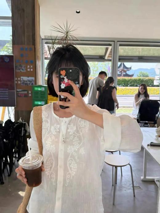 法式重工葡萄串衬衫 | 领口两侧做了「定位绣」，重工立体的葡萄串刺绣，非常简约又很显贵，小众有设计感真的特别好搭配【3-5天发货】 商品图7