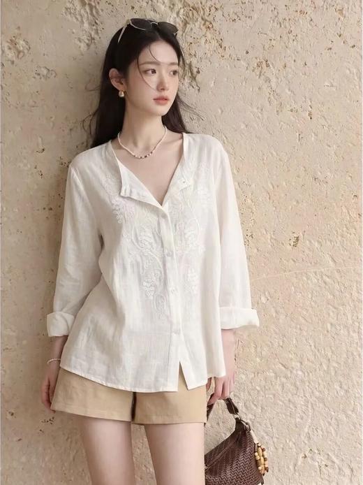 法式重工葡萄串衬衫 | 领口两侧做了「定位绣」，重工立体的葡萄串刺绣，非常简约又很显贵，小众有设计感真的特别好搭配【3-5天发货】 商品图3