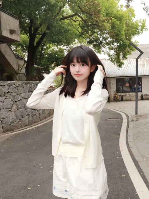 【49.9/件， 69/2件】UMUY12色奶酥开衫 | V领的设计很百搭，里面穿个圆领白T就超级好看，颜色12个、尺码5个，能穿到80-160斤【3-7天发货】 商品图3