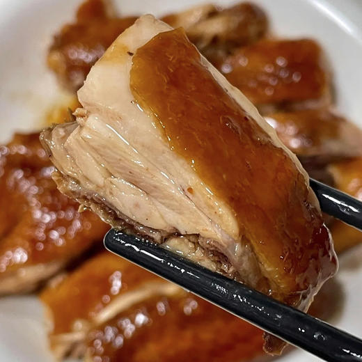 【109元4只，另送2只鸡腿】南鲜港湾广式盐焗鸡/豉油鸡 | 肉质紧实不柴、皮薄脂少，吃起来既有嚼劲，又不油腻，是真正有鸡味的鸡。 商品图4