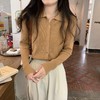 “入秋后该有的温柔”！【迢语--法式坑条V领翻领针织衫】棉柔莫代尔般轻盈软糯材质，厚度适中单穿叠穿打底，上身高弹而不紧绷，视觉显瘦显身材，纤薄肩背版型设计，基础款也能穿出高级感，秋天随意搭氛围感拉满 商品缩略图0