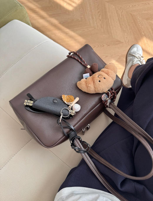 法式羊皮保龄球包 | 样品材质、25cm大小适合，三色可选，法式慵懒、松弛感十足 商品图10