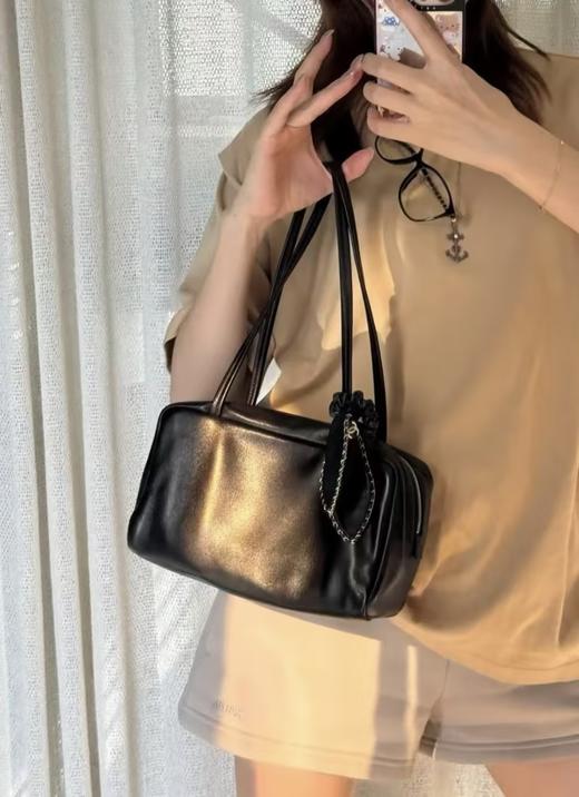 法式羊皮保龄球包 | 样品材质、25cm大小适合，三色可选，法式慵懒、松弛感十足 商品图8