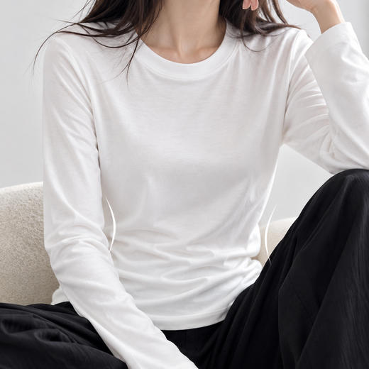 【原生好棉，透气亲肤】Schenvega 女士收腰简约百搭纯色打底衫 E68-D0711 商品图4