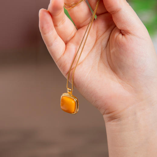【蜜蜡莹润 精致百搭】珩钻 天然蜜蜡吊坠 日常穿搭百搭 衬托气质 3款可选 商品图3