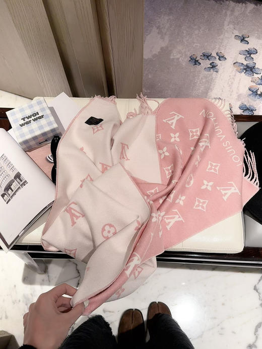 秋冬特惠💰150 LV老花双面围巾 商品图1