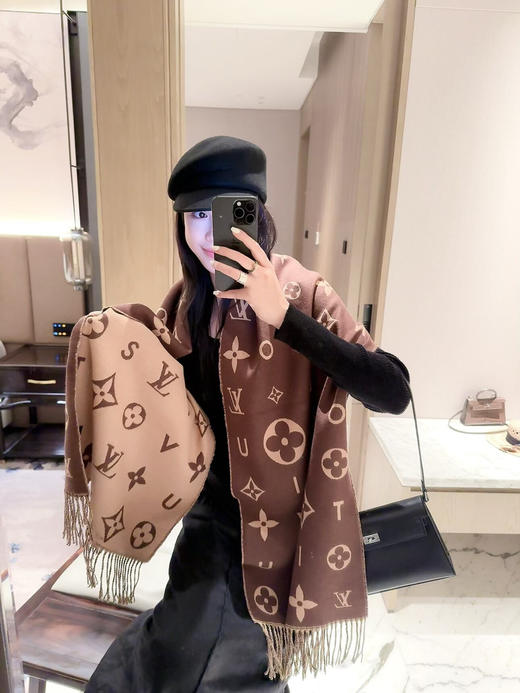 秋冬特惠💰150 LV新款围巾 色织提花格工艺，线条缎面工艺 商品图4