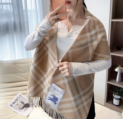 秋冬特惠💰300 巴宝莉新款围巾 双面山羊毛材质 商品图0