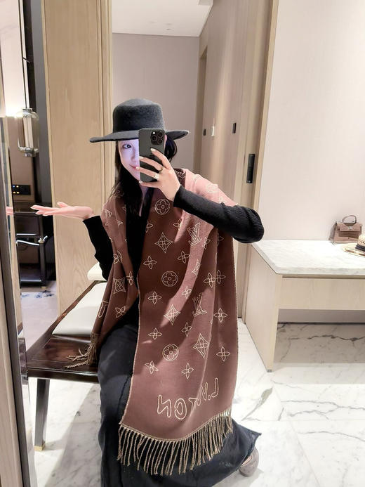 秋冬特惠💰150 LV手绘线描老花围巾 商品图0