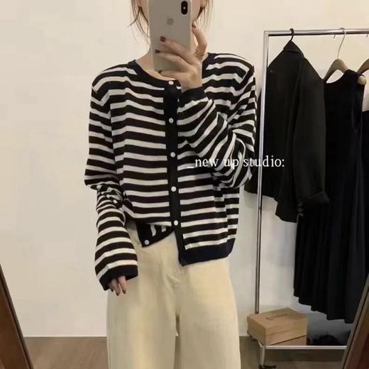 Coco Aaliyah韩系条纹含羊毛小开衫 含羊毛混纺纱线软糯细腻亲肤 经典横条纹显瘦百搭 单穿优雅｜外搭随性｜叠穿有层次 商品图11
