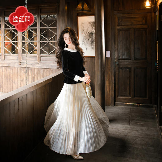 逸红颜《绮澜朵》26年秋新款奥黛风法式复古撞色翻边丝绒小上衣女 商品图1