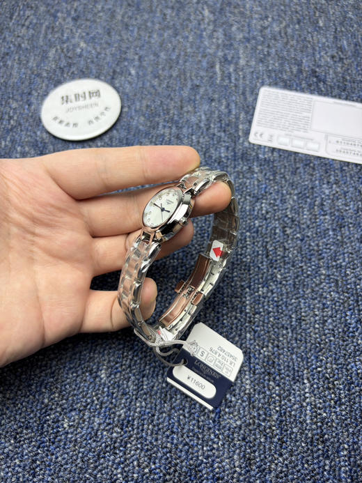 浪琴心月系列 贝母钻面 女士腕表 表径26.5mm 商品图3